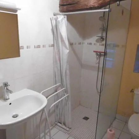 Maison Familiale Avec Jardin Clos, Proche Des Activites Et Loisirs, Internet Inclus - Fr-1-410-129 * Mareil-sur-Loir