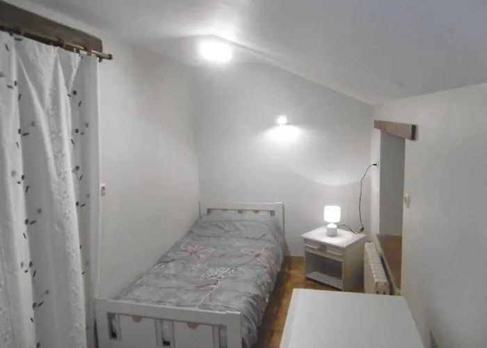 Maison Familiale Avec Jardin Clos, Proche Des Activités Et Loisirs, Internet Inclus - Fr-1-410-129